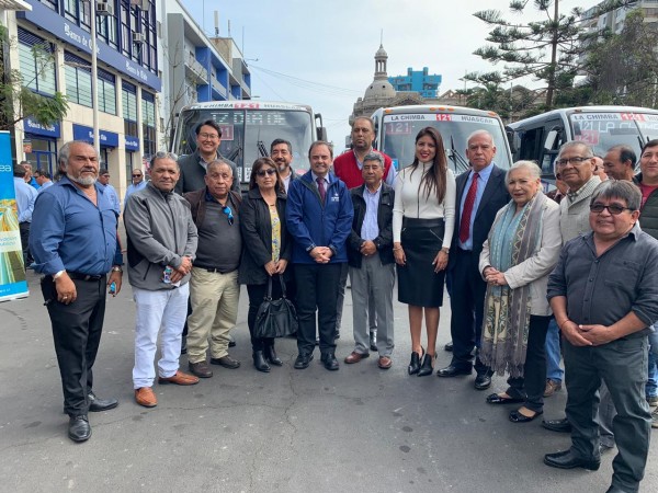 Subse cretario Domínguez y autoridades regionales en inauguración de WiFi gratuito de transporte público de Antofagasta