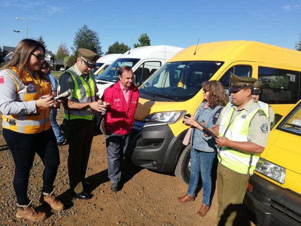 Subsecretario Domínguez junto a las autoridades locales