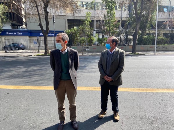 Subsecretario Domínguez junto al Alcalde de Santiago, Felipe Alessandri