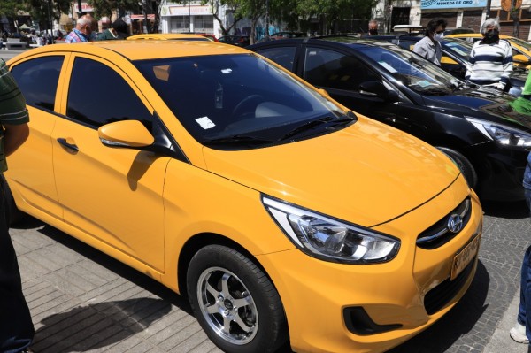 Valparaíso | Colectiveros de la región reciben certificado por renovación de vehículos