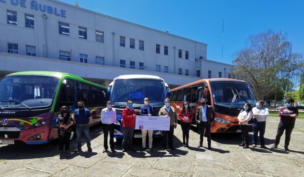 Gobierno entrega sellos a beneficiarios de programas Renueva Tu Micro y tu colectivo en la región de Ñuble