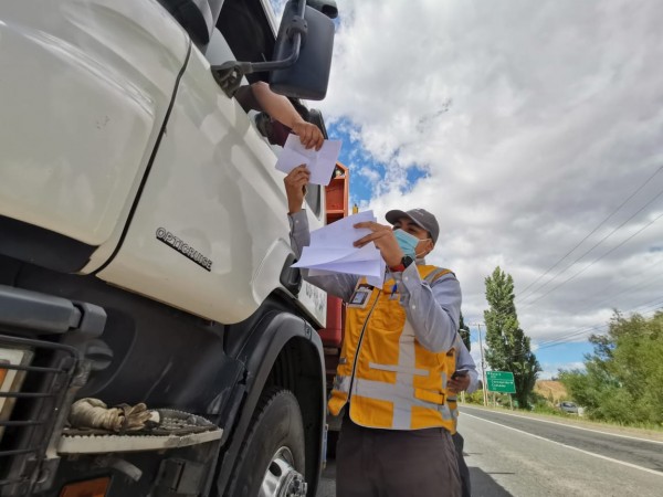 Ñuble |Seremi realiza recomendaciones al transporte de carga en Quirihue