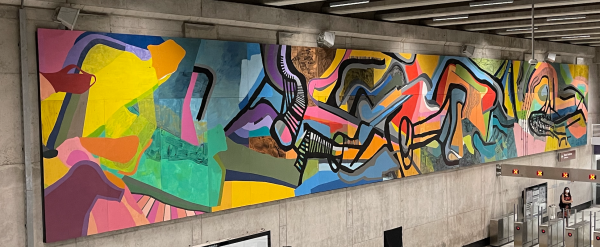 Metro reactiva programa MetroArte con mural del artista Ciro Beltrán en Chile España