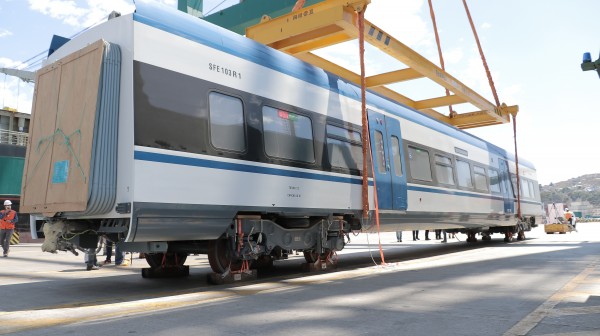 Llegan a Chile los primeros trenes nuevos que renovarán la flota de las regiones de Biobío y La Araucanía