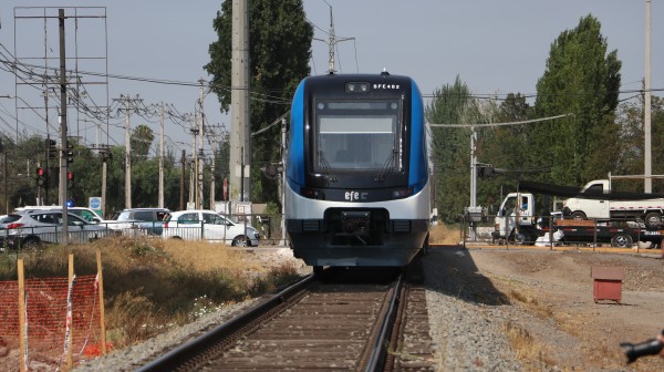 Ministra Gloria Hutt, Pdte. de EFE Pedro Pablo Errázuriz y autoridades locales dan inicio a la construcción de estaciones del Tren a Melipilla